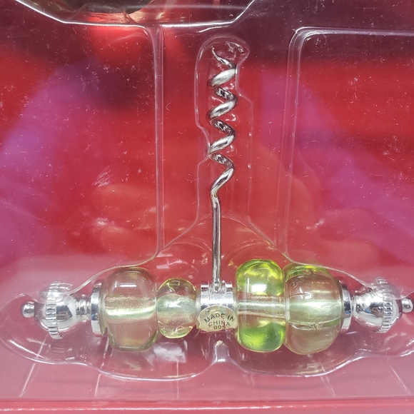 Belk Wine Stopper & Corkscrew Set - Picture 4 of 9